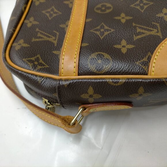 Authentic Louis Vuitton Trocadero 27 Brown Monogram Crossbody mn643-112725 - Picture 5 of 16